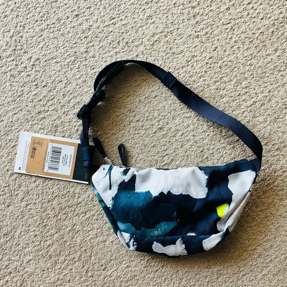 The North Face Blue and White Tie Dye belt bag crossbody. - Picture 2 of 5